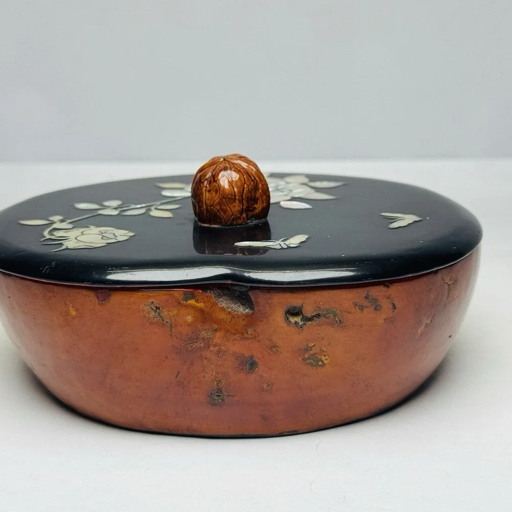 Vintage Japanese Inlaid Mother of Pearl Lacquer Peach Shaped Box w/Nut Look Lid